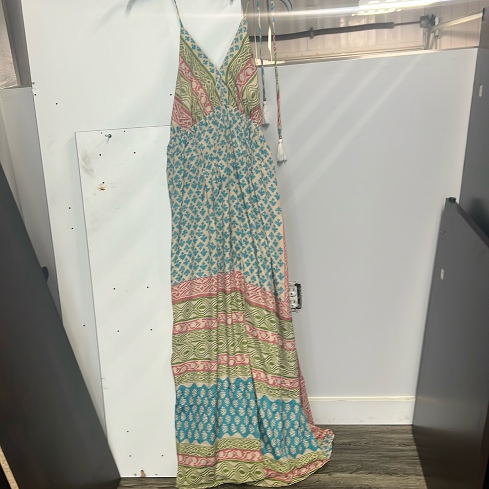 Beautiful halter dress so light one size great travelling peace doesn’t wrinkle